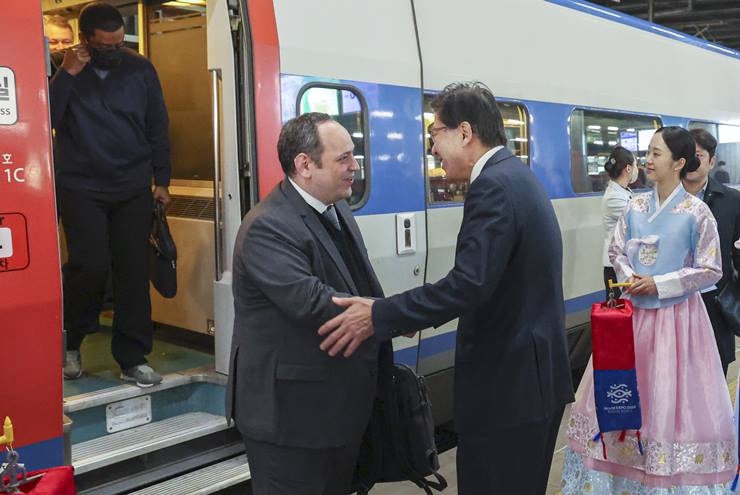 실사단 KTX 이동 서울→부산(부산시장 플랫폼까지 영접)-부산일보